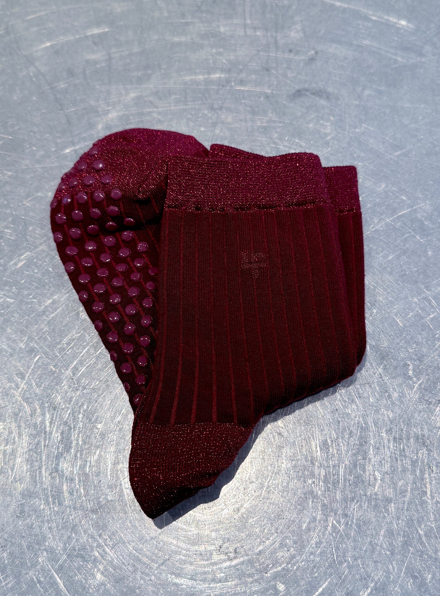 Glitter grip socks for Pilates, yoga and barre in ‘Morello’